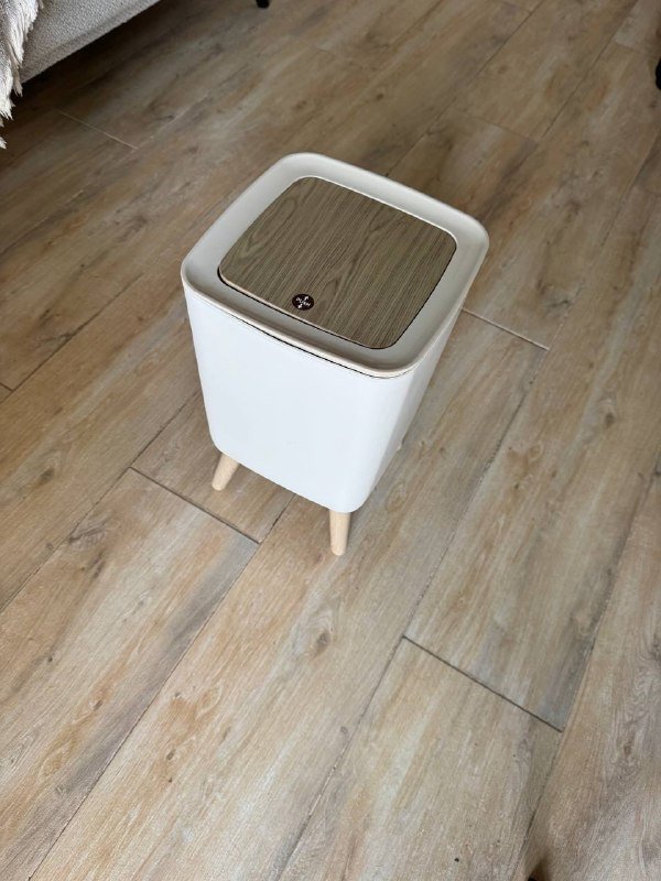 Мусорка маленькая, пуфик, плед, одеяло, грильница, гирлянда, микроволновая печь, роутер, набор посуды 4