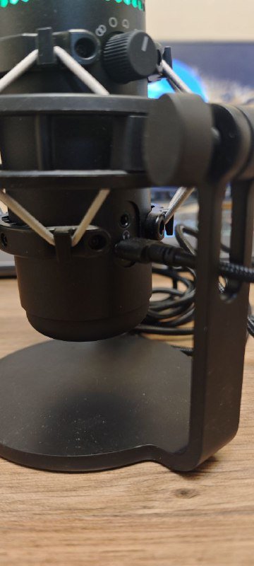 Микрофон HyperX QuadCast S с RGB-подсветкой 4