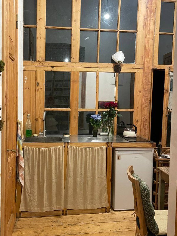 Винтажная тумбочка из ротанга 2