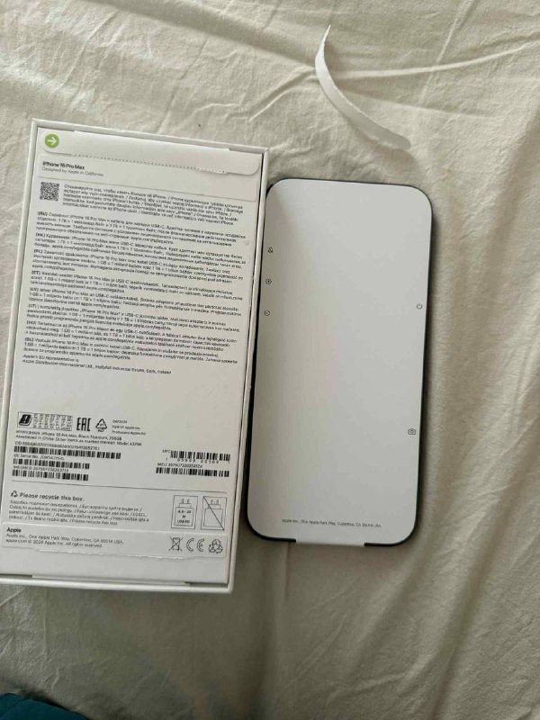 iPhone 16 Pro Max, новый, с зарядным кабелем 2