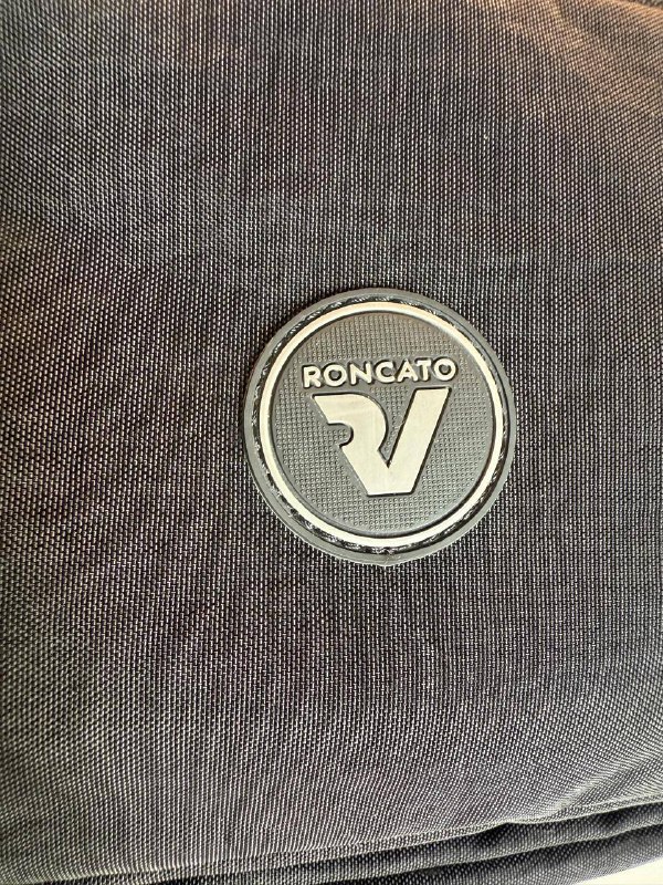 Энергомичные сумочки RonCato для путешествий черная и бежевая 4