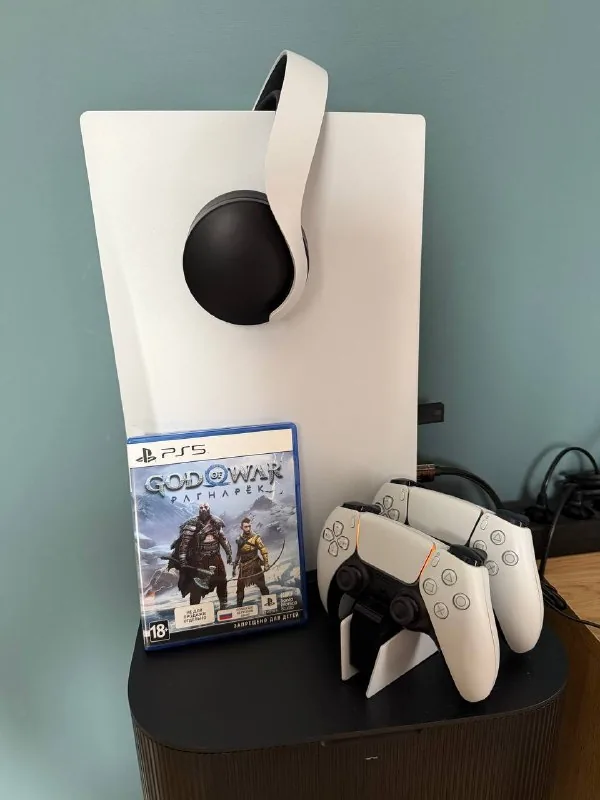 PS5 с дисководом, 2 геймпада, наушники и God of War Ragnarök