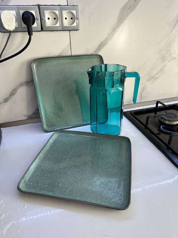 3 зеленых бокала, голубой графин для воды 2