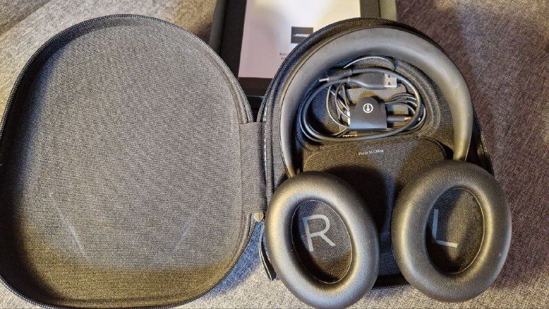 Наушники Bose 700 с коробкой и чехлом 3