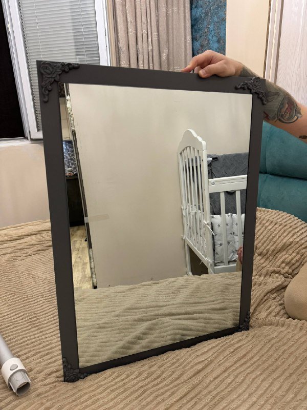 Настенное зеркало