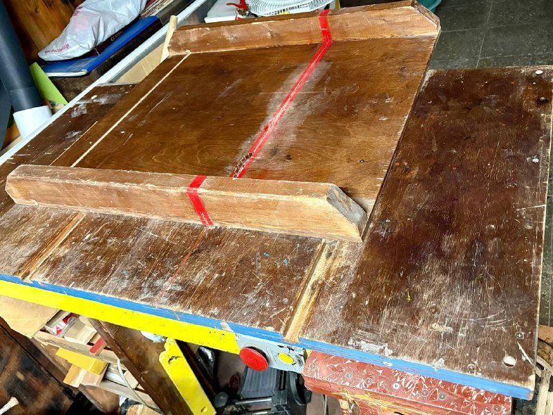 Верстак с фрезером Bosch и пилой Stanley 5