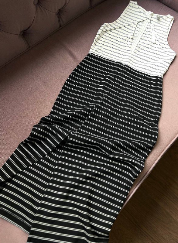 Платье ASOS приталенное ниже колена размер 30 Xs