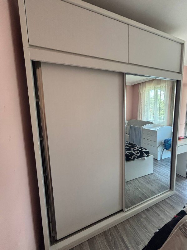 Кровать, прикроватная тумба, косметический столик, шкаф 4