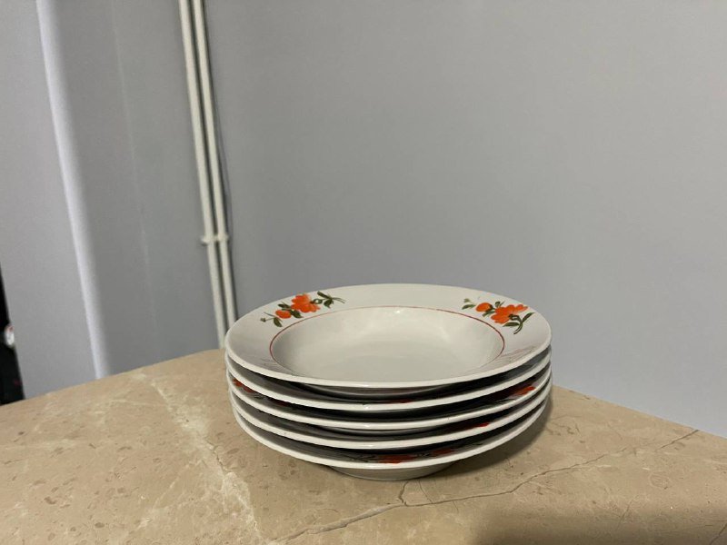 Тарелки, ножи, дуршлаг, кастрюли, кофейный сервиз 7