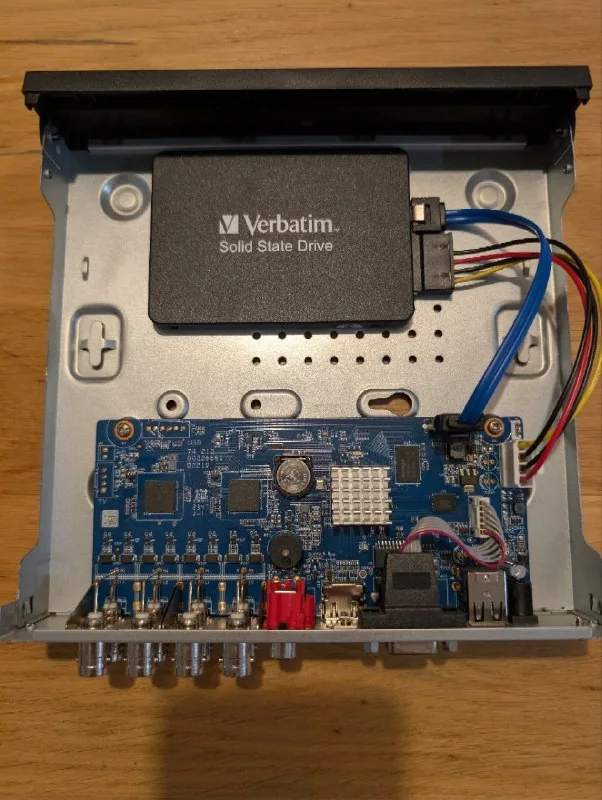 Видеорегистратор Dahua XVR1B08-I и SSD диск 256 GB 1