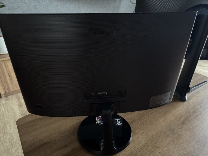 Монитор изогнутый Samsung C24F390FH 2