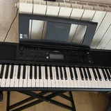 Электронное пианино Yamaha PSR-E383 с подставкой и стулом 1