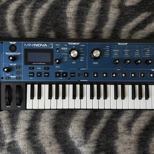 Синтезатор Novation MiniNova