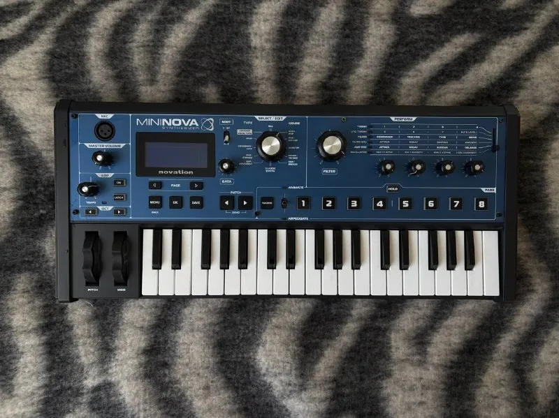 Синтезатор Novation MiniNova