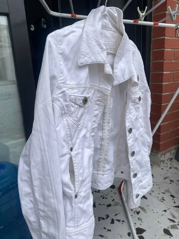 Белая джинсовка GUESS 1