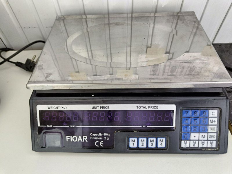 Водонагреватель, холодильник, торговые весы, индукционная плита, мультиварка, раковина с краном, ведро со шваброй, соковыжималка, вытяжка, постер, стол, полка нержавеющая 6