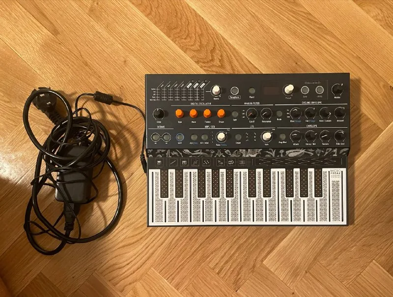 Синтезатор Arturia MicroFreak