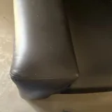 Черный кожаный диван 3