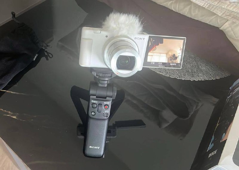 Камера Sony ZV-1 с микрофонами Rode и комплектом