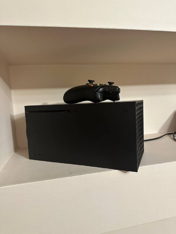 Xbox series X с коробкой и кейсом для переноски 2