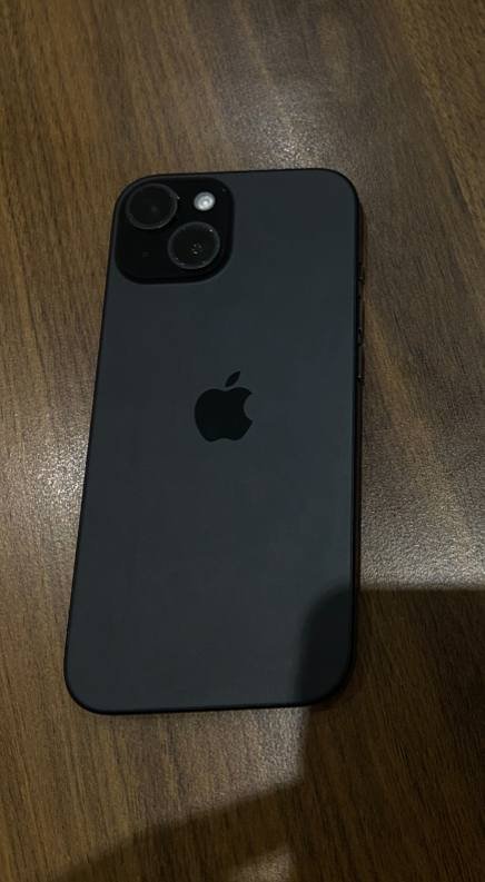 Айфон 15 с чехлом и бронью 3