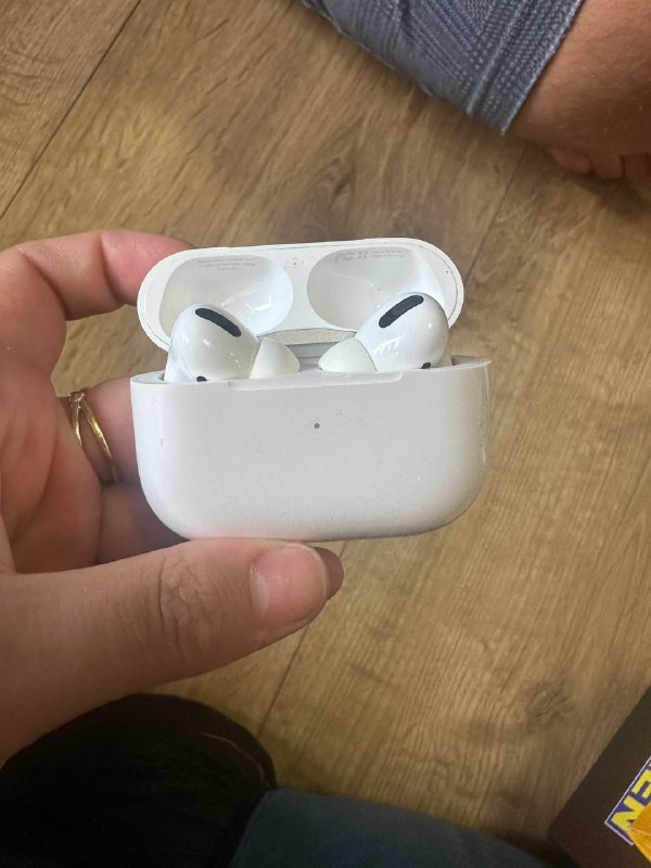 AirPods Pro 1, наушники и кейс 3
