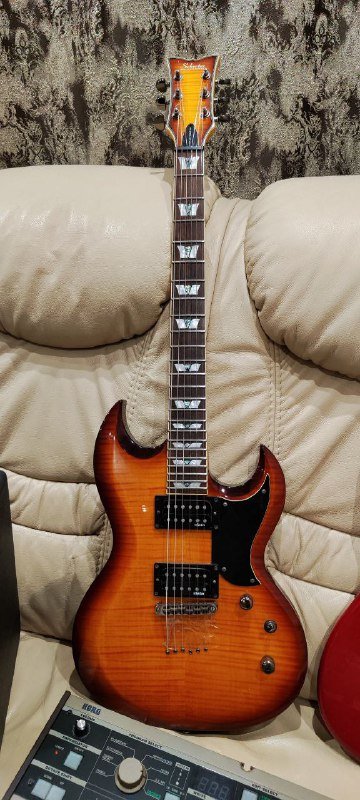 Fender Duo-Sonic, Schecter Omen-II, Korg Microkorg, VOX vt20x 4