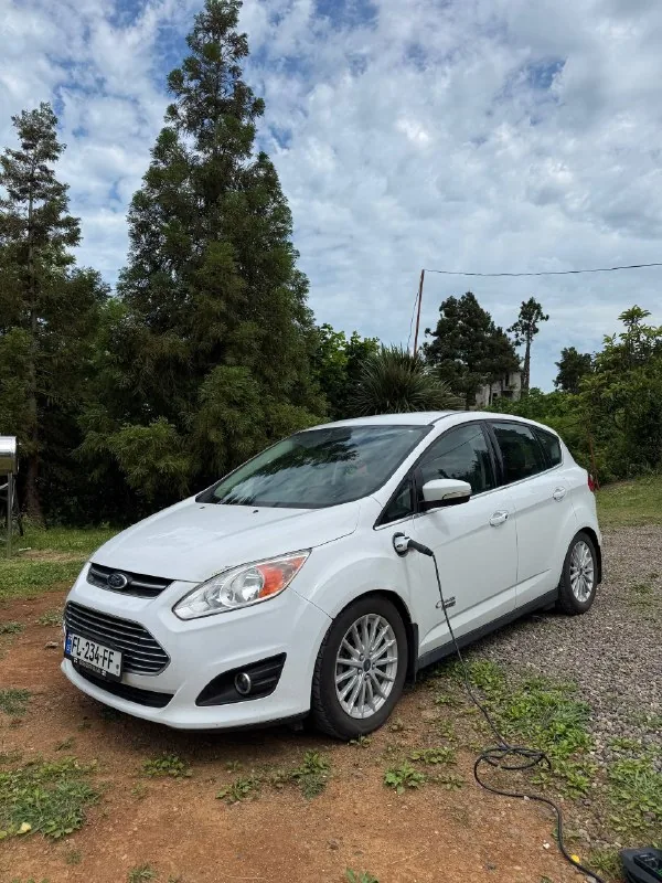 Ford C-MAX Plug-in Hybrid 1