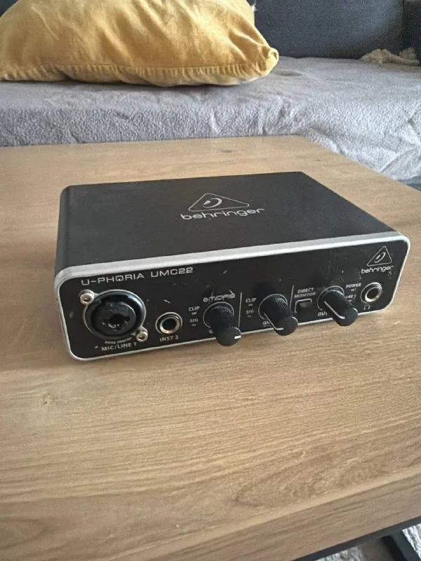 Аудиокарта Behringer U-Phoria UMC22 1