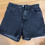 Джинсы Pull&Bear, очки, джинсы Запорожец, белый топ, шорты Zara, куртка кожаная, юбка 5