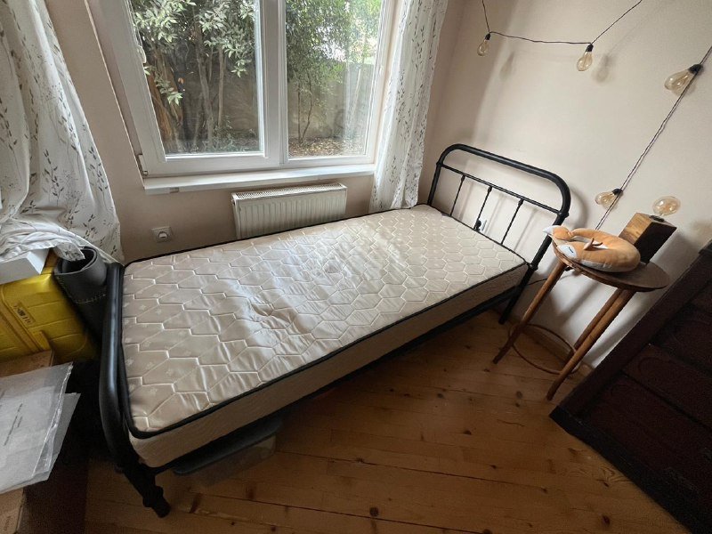 Односпальная металлическая кровать с матрасом 2