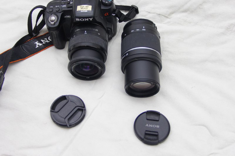SONY A580 camera with one lens 3