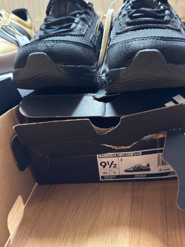 Мужские и женские кроссовки Adidas