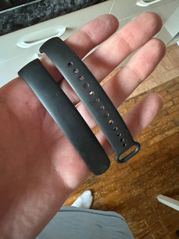 Apple AirPods 2, MiBand 9 6