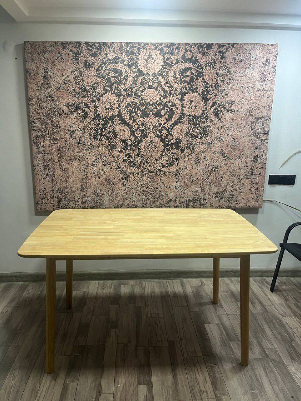 стол уличный стеклянный, морозильная камера, полка, деревянный стол, вешалки 3