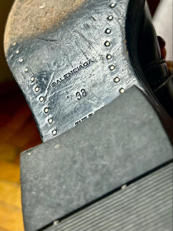 Винтажные ботинки Balenciaga, казаки Ahimsa, рубашка Levis 2