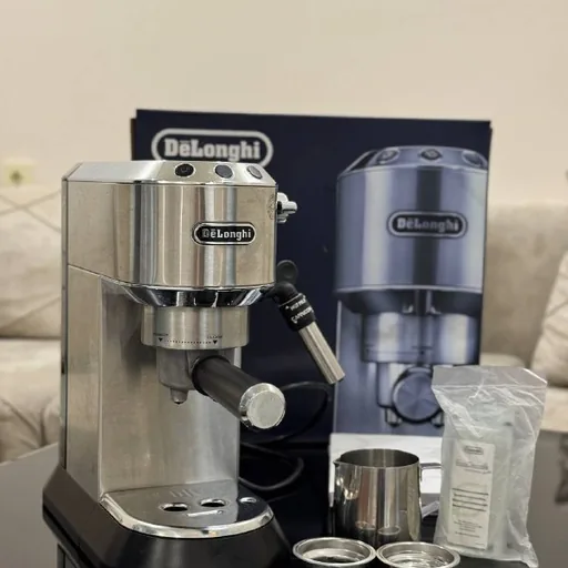 Кофеварка De'Longhi Dedica EC 685