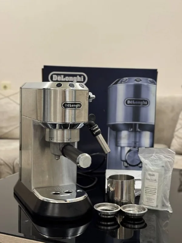 Кофеварка De'Longhi Dedica EC 685 1