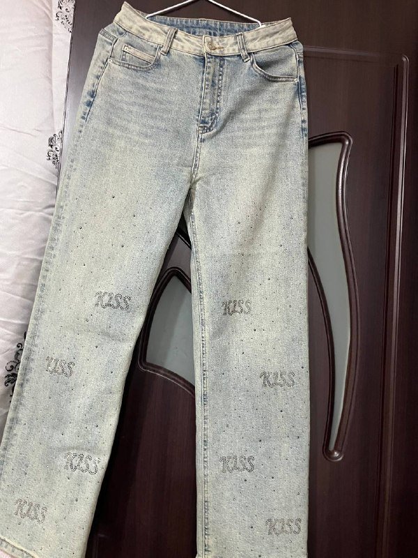 Новый джинсы