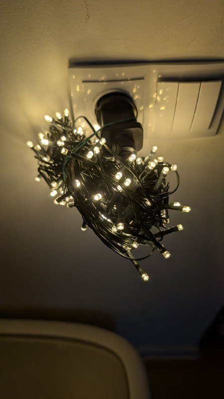 Зеркало, аптечка, плетёная коробочка, гирлянда 9