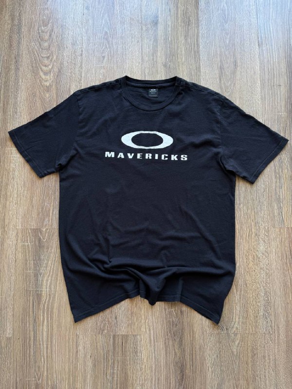Футболка NBA Chicago Bulls, бананка Karl Kani, шорты Napapijri, футболка Paul Smith, топ Juicy Couture, футболка Oakley, джинсовые шорты Levi’s, бананка Eastpak 7