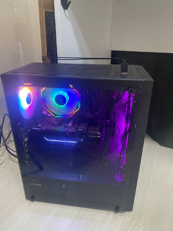 Стационарный компьютер, монитор, клавиатура