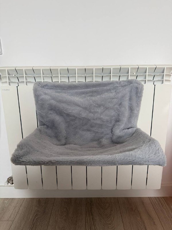 Лежанка для кошки на батарею