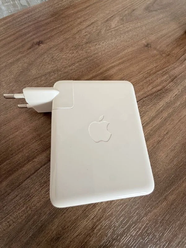 Оригинальный адаптер питания Apple USB-C 140W 1