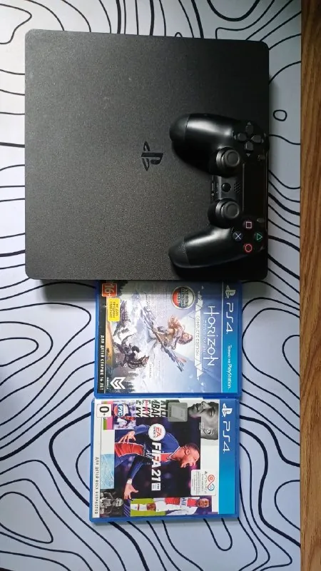 PlayStation 4 Slim, геймпад, игры Horizon Zero Dawn и FIFA 21