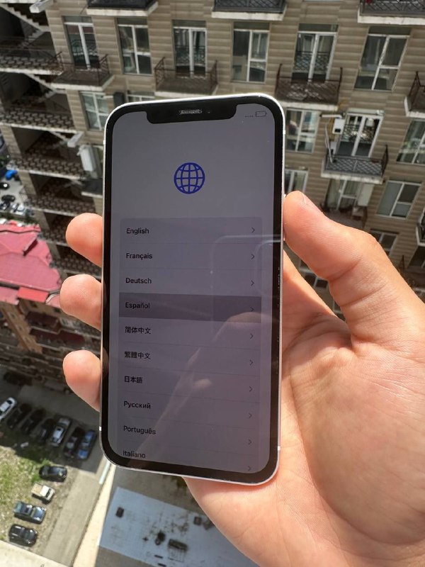 Iphone 12 с двумя чехлами и бронью