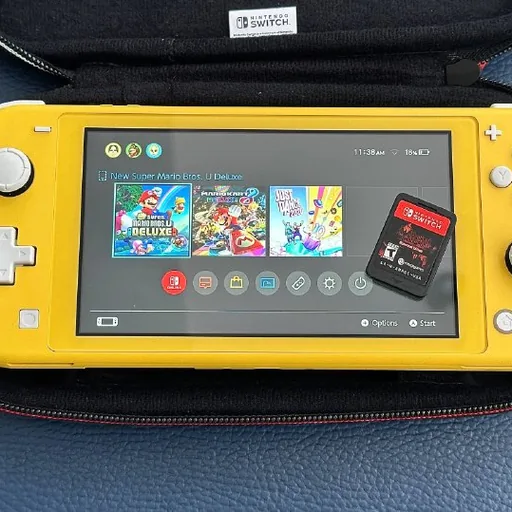 Nintendo Switch Lite с чехлом, картриджем и картой памяти
