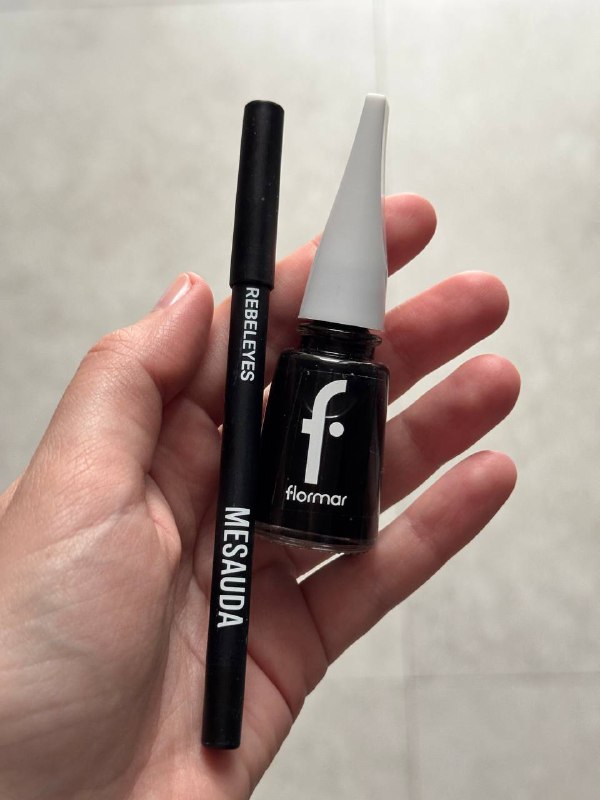 Лак для ногтей черный Flormar, карандаш для глаз черный Mesauda