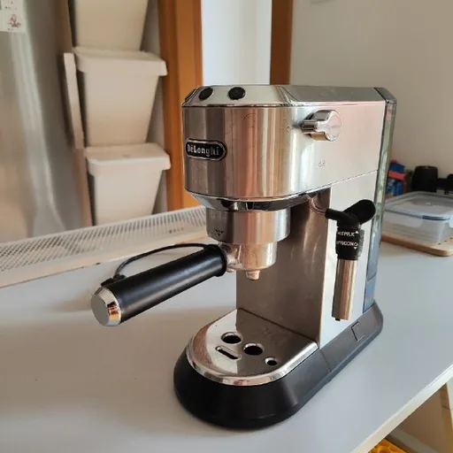кофеварка DeLonghi Dedica EC685