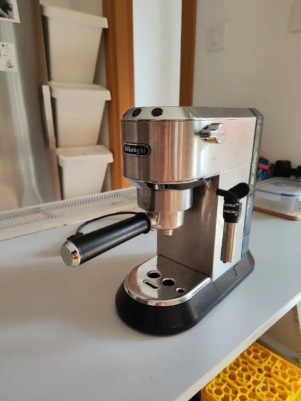 кофеварка DeLonghi Dedica EC685 1